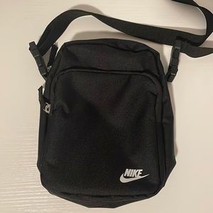 Nike Heritage 4L Crossbody bag - Black